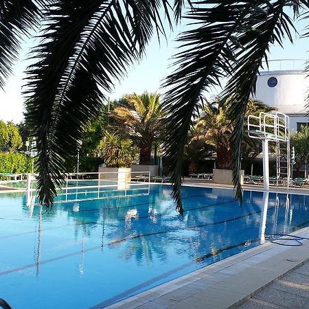 Hotel Cormoran Cattolica Esterno foto
