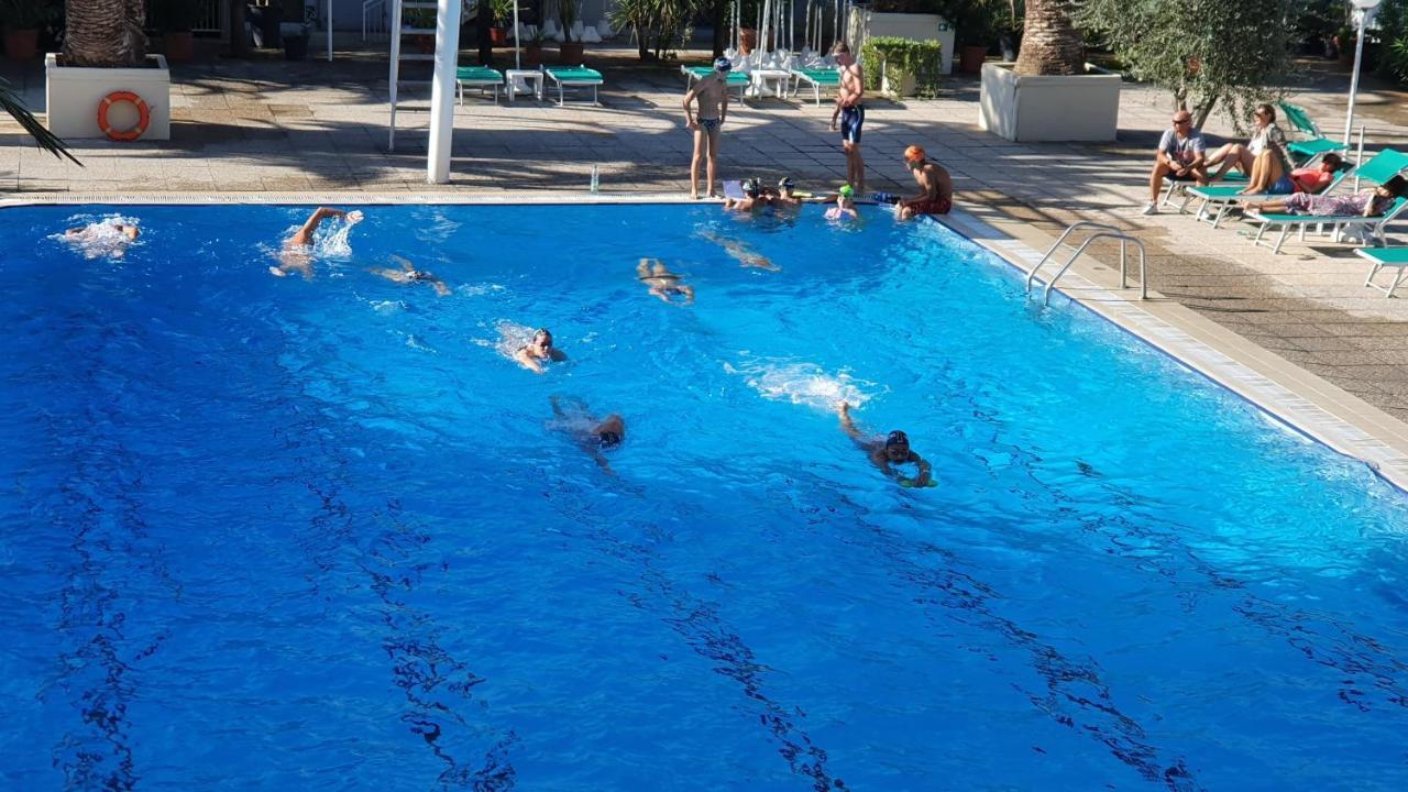 Hotel Cormoran Cattolica Esterno foto