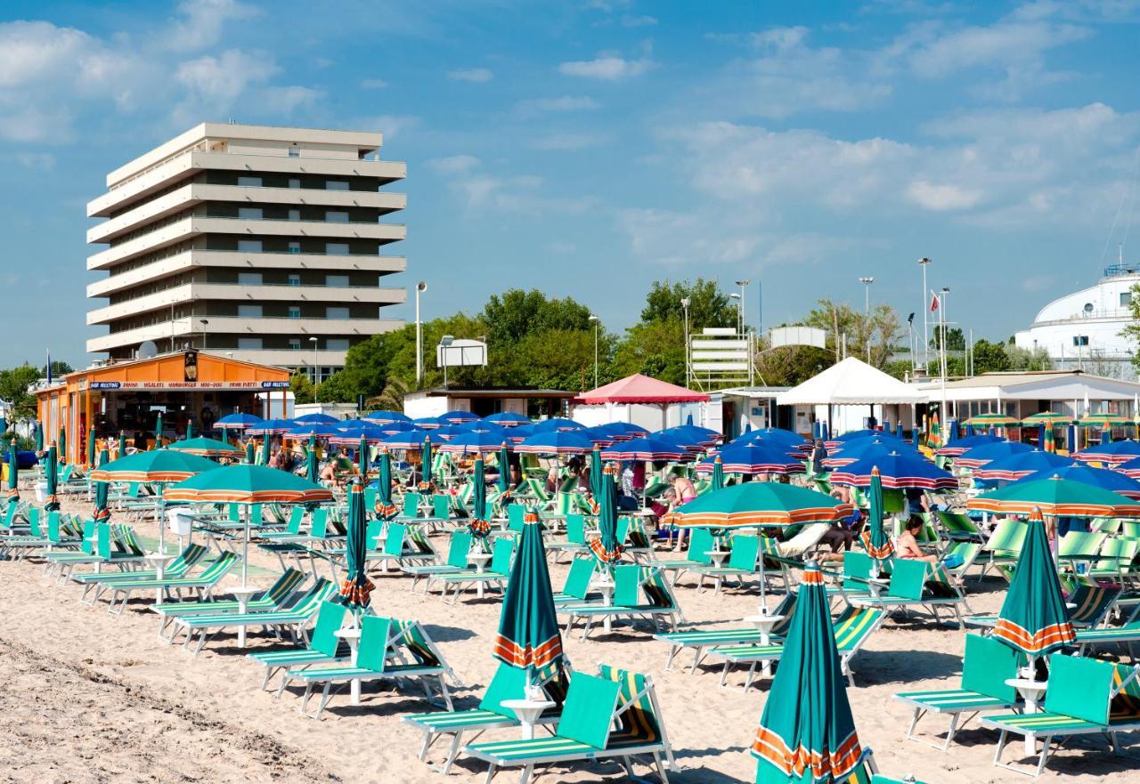 Hotel Cormoran Cattolica Esterno foto