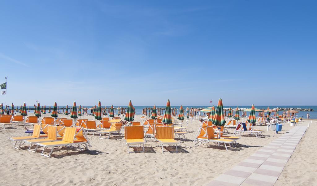 Hotel Cormoran Cattolica Esterno foto