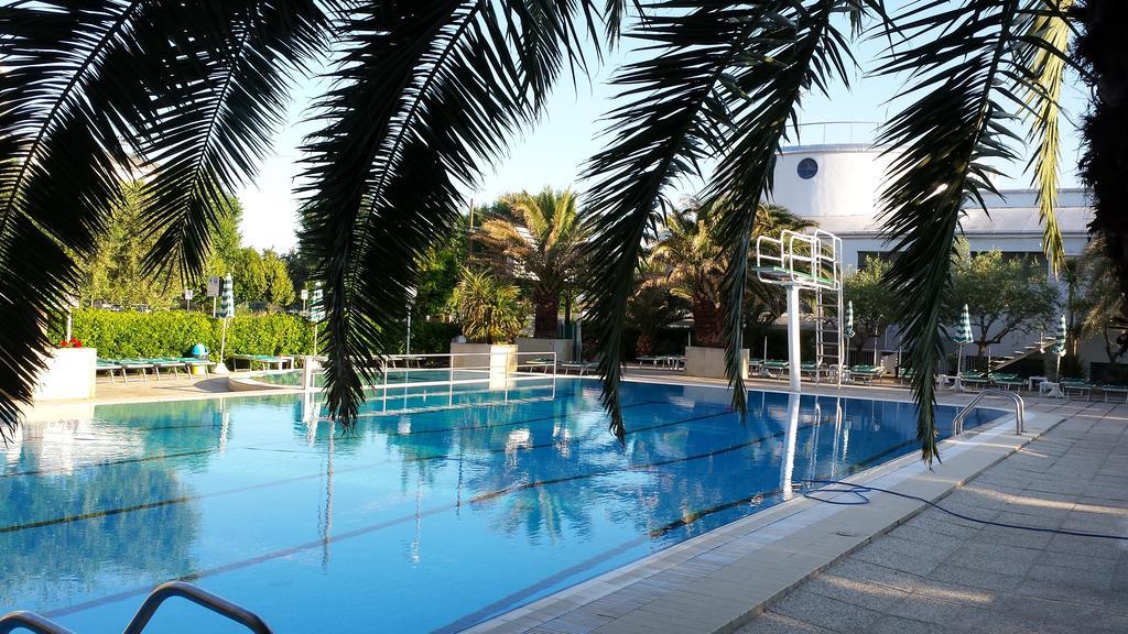 Hotel Cormoran Cattolica Esterno foto