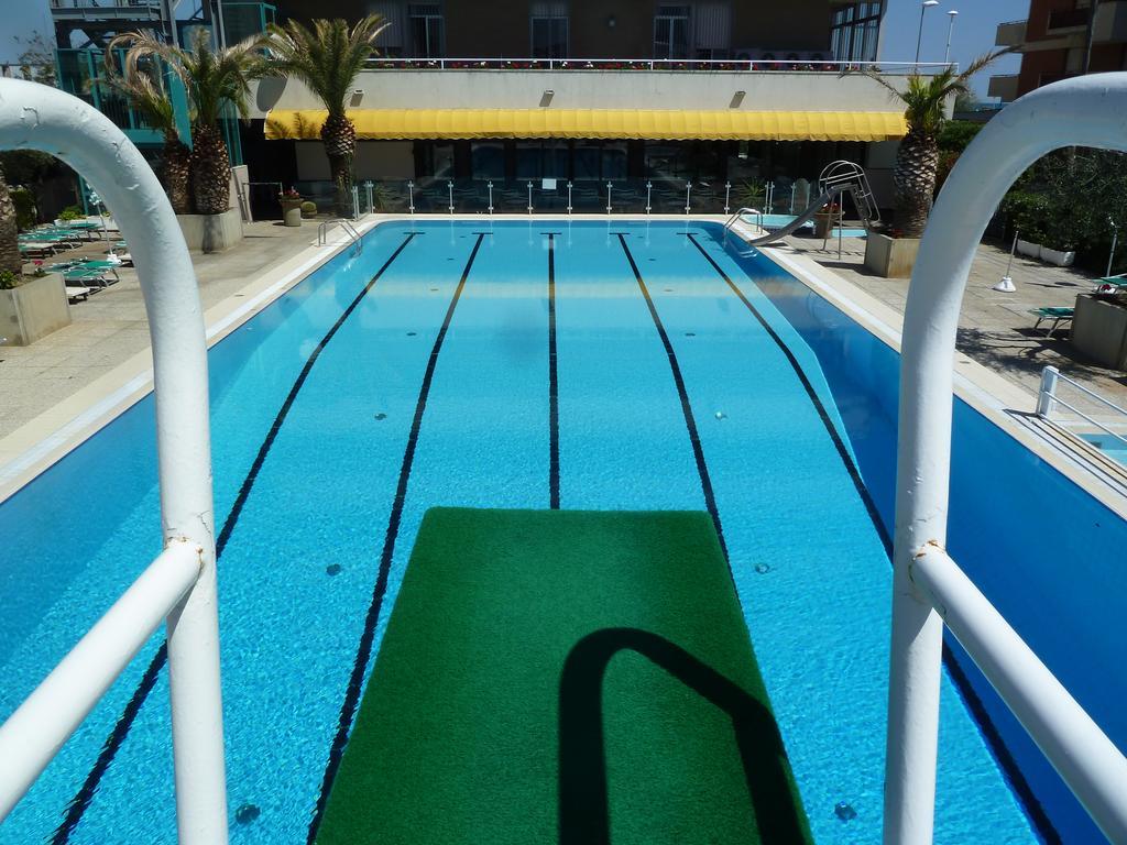 Hotel Cormoran Cattolica Esterno foto