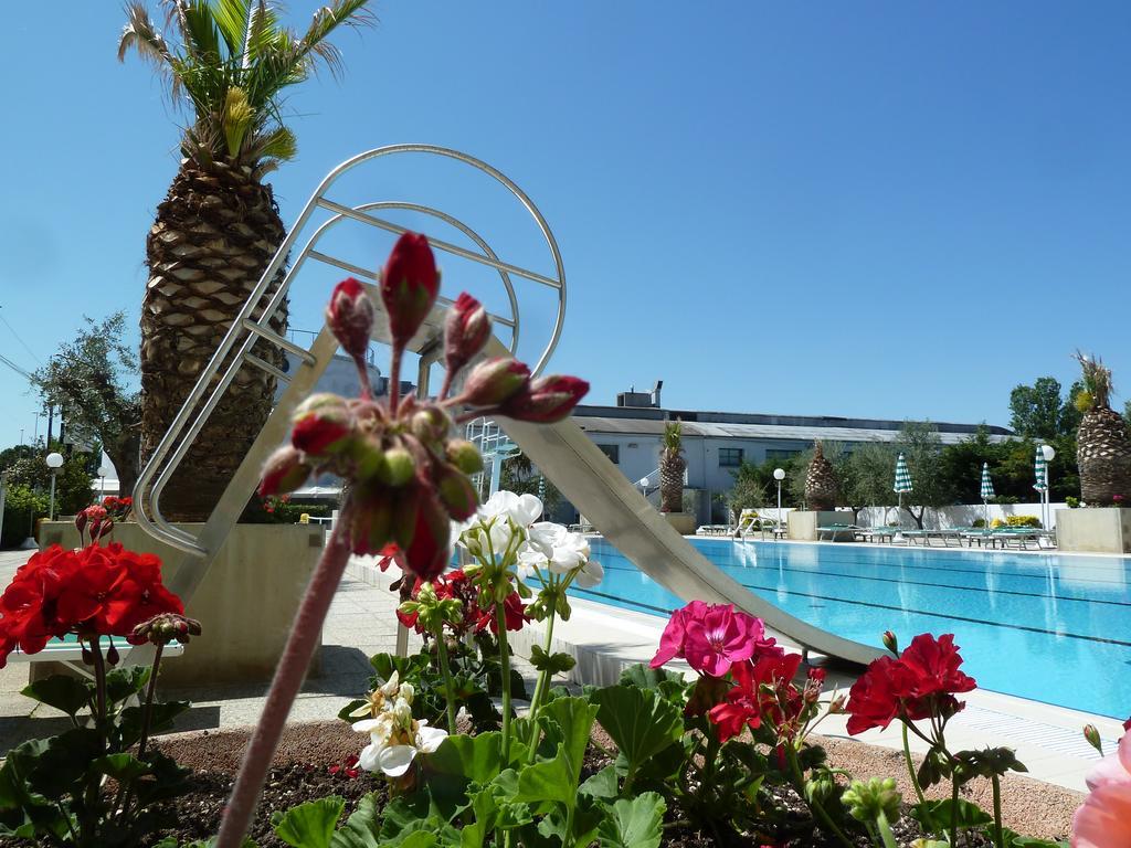 Hotel Cormoran Cattolica Esterno foto